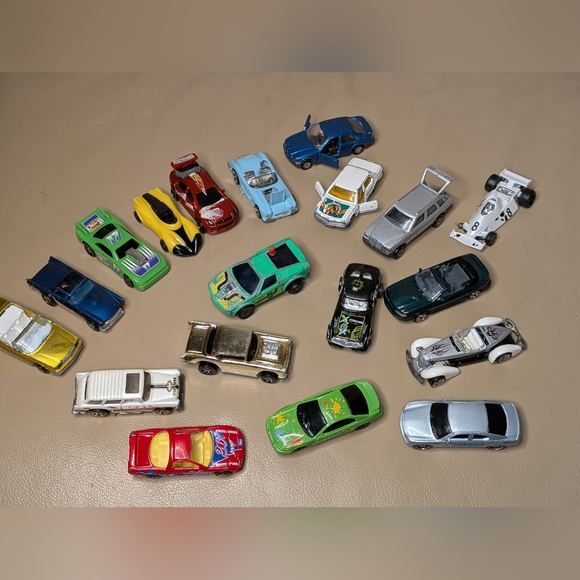 Other - Assorted Die-Cast Toy Cars Set - Matchbox, Maisto, Hot Wheels